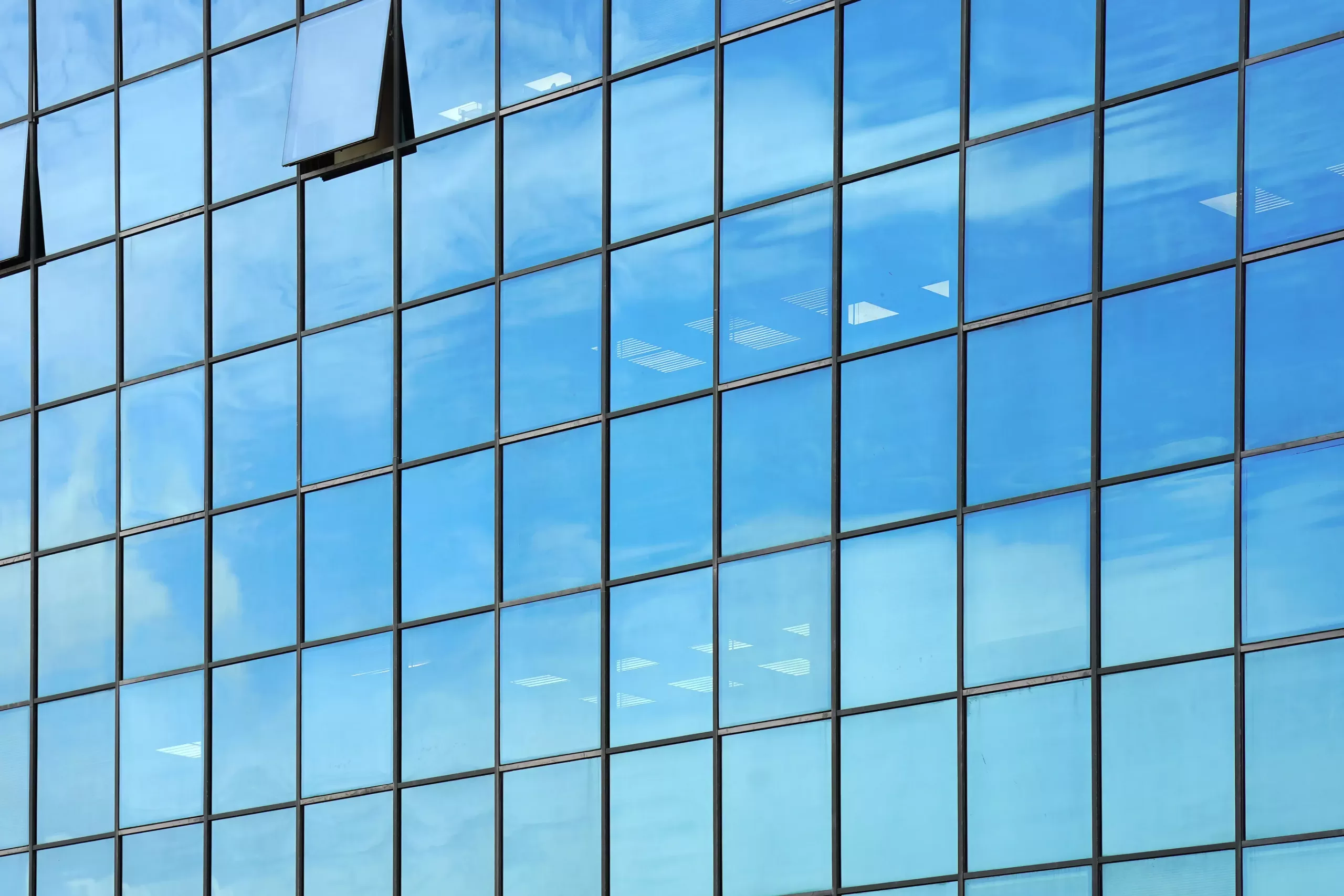 fachadas de cristal Arquitecto para proyectos de edificios y bloques de pisos en Alicante